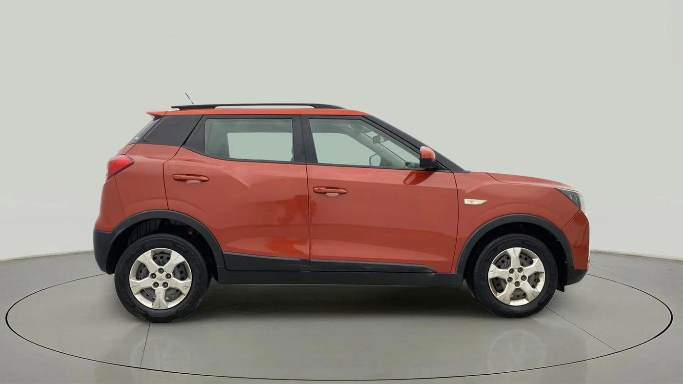 2019 Mahindra XUV300 W6 1.2 PETROL, Petrol, Manual, 62,689 km, Right Side View