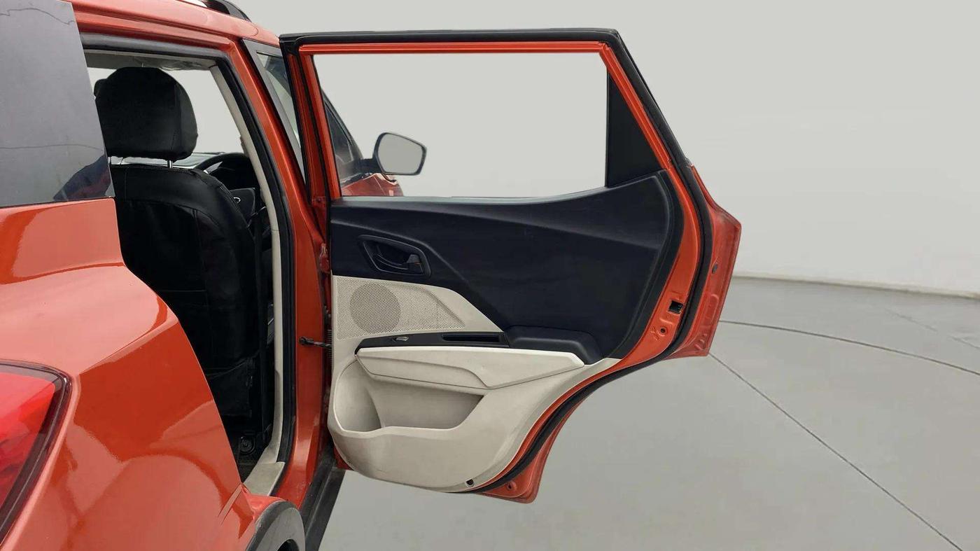 2019 Mahindra XUV300 W6 1.2 PETROL, Petrol, Manual, 62,689 km, RHS Rear Door