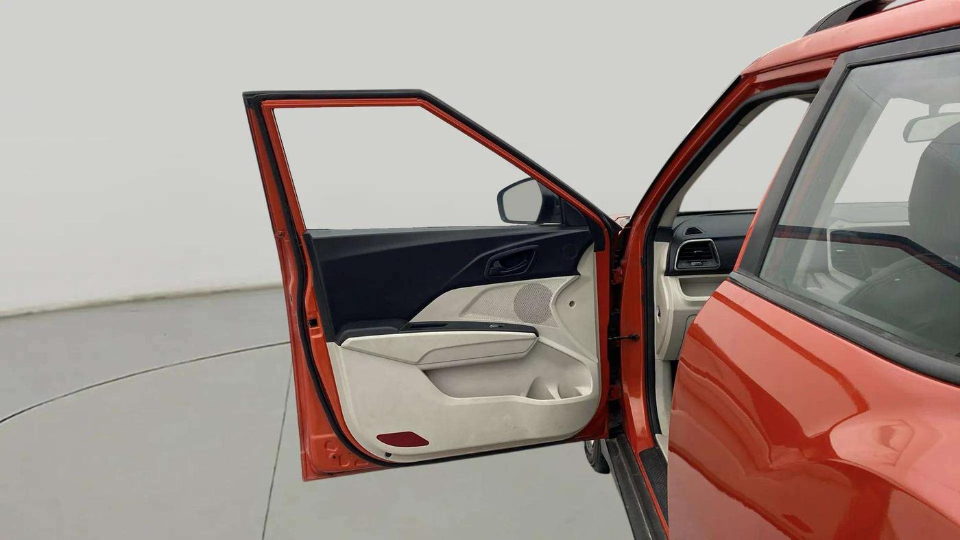 2019 Mahindra XUV300 W6 1.2 PETROL, Petrol, Manual, 62,689 km, LHS Front Door