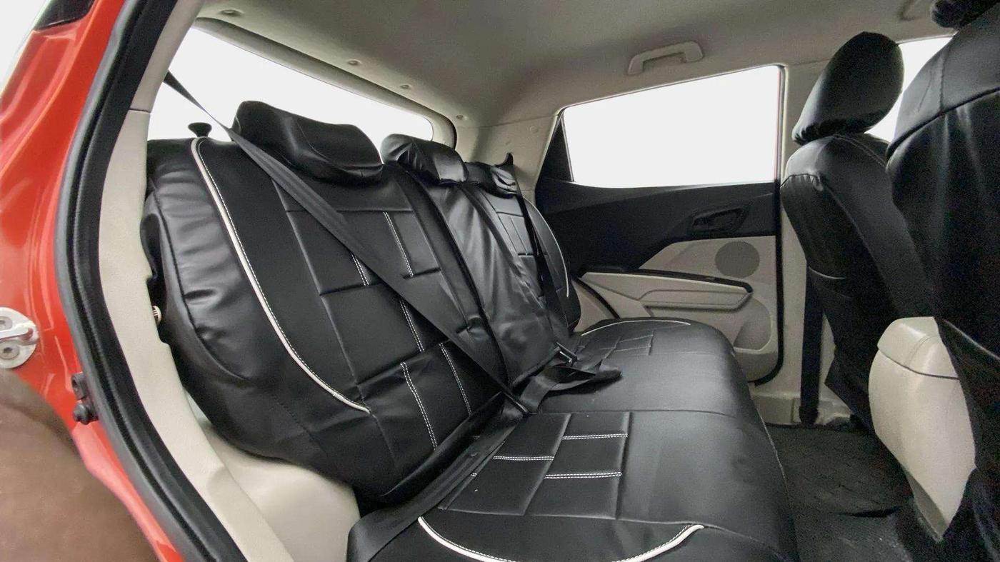 2019 Mahindra XUV300 W6 1.2 PETROL, Petrol, Manual, 62,689 km, Right Side Rear Door Cabin