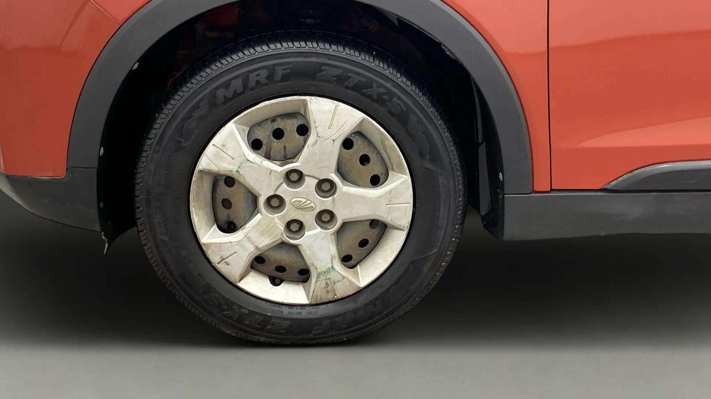 2019 Mahindra XUV300 W6 1.2 PETROL, Petrol, Manual, 62,689 km, Left Front Wheel