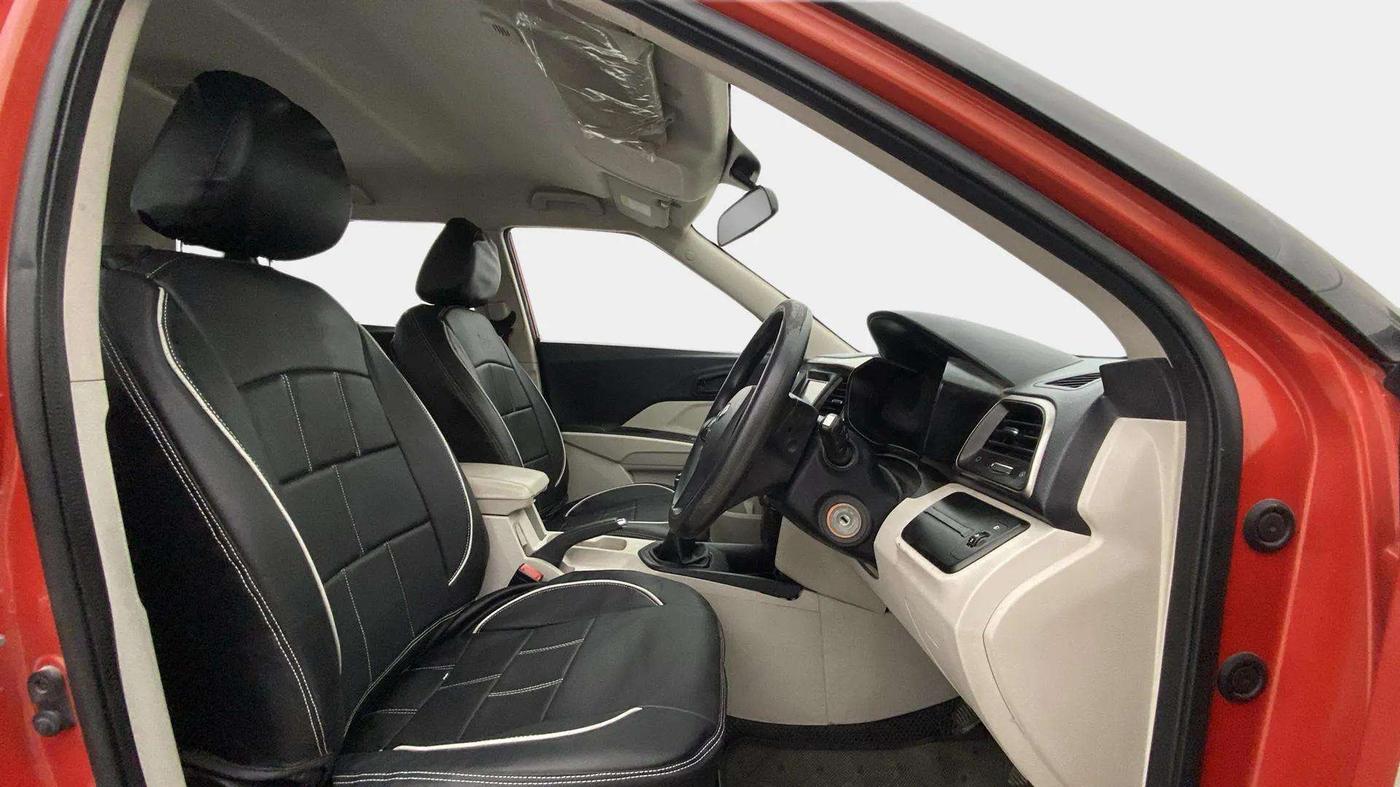 2019 Mahindra XUV300 W6 1.2 PETROL, Petrol, Manual, 62,689 km, Right Side Front Door Cabin