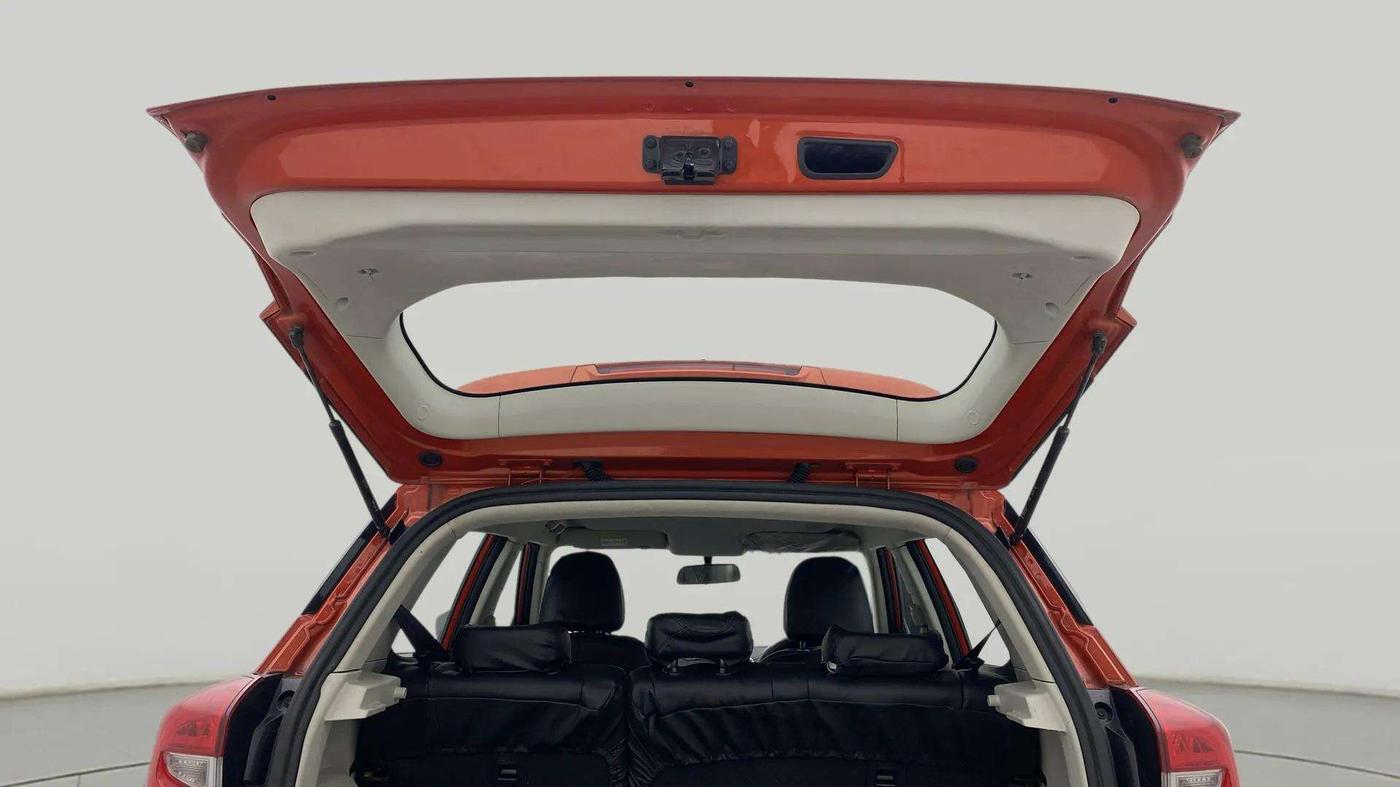2019 Mahindra XUV300 W6 1.2 PETROL, Petrol, Manual, 62,689 km, Boot Door Open