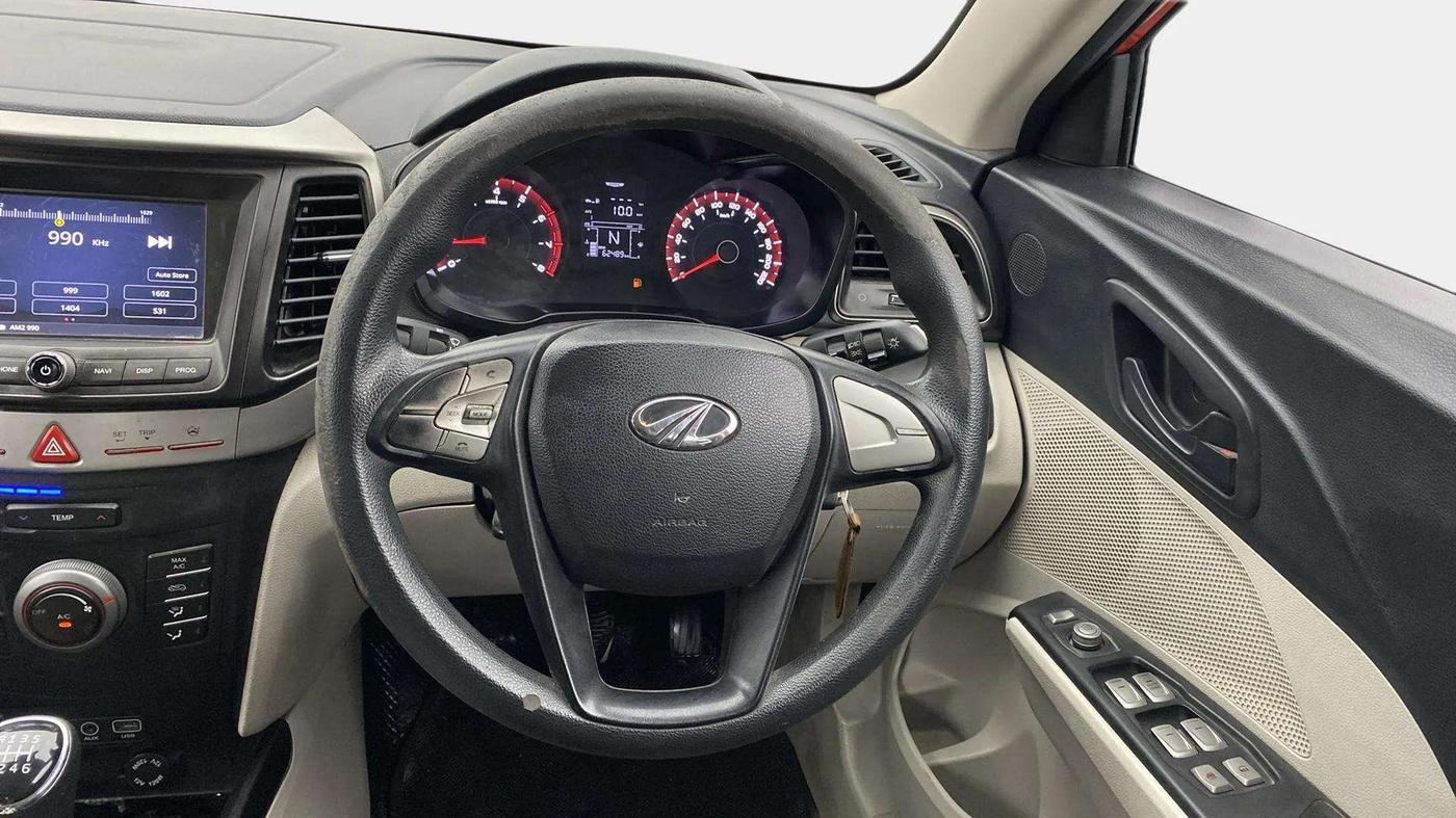 2019 Mahindra XUV300 W6 1.2 PETROL, Petrol, Manual, 62,689 km, Steering Wheel Close Up