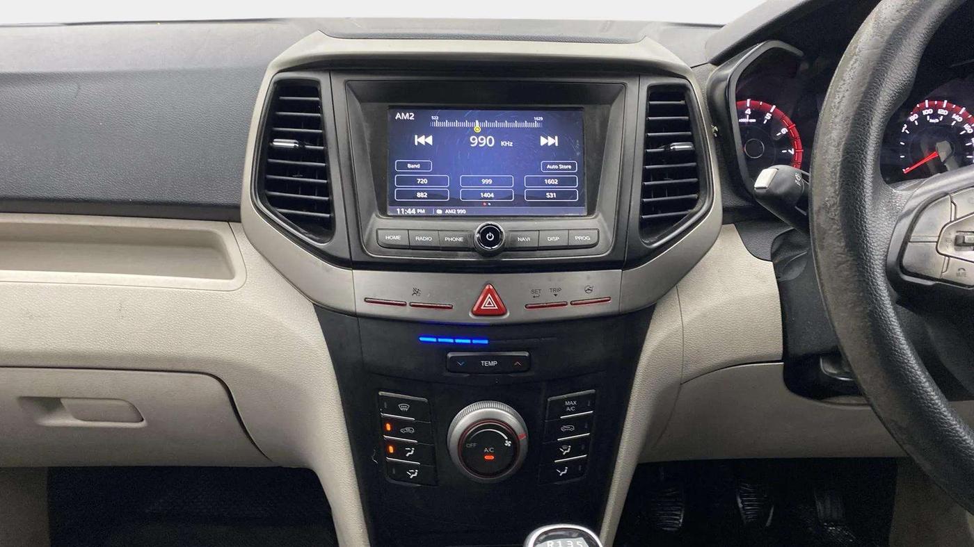 2019 Mahindra XUV300 W6 1.2 PETROL, Petrol, Manual, 62,689 km, Air Conditioner