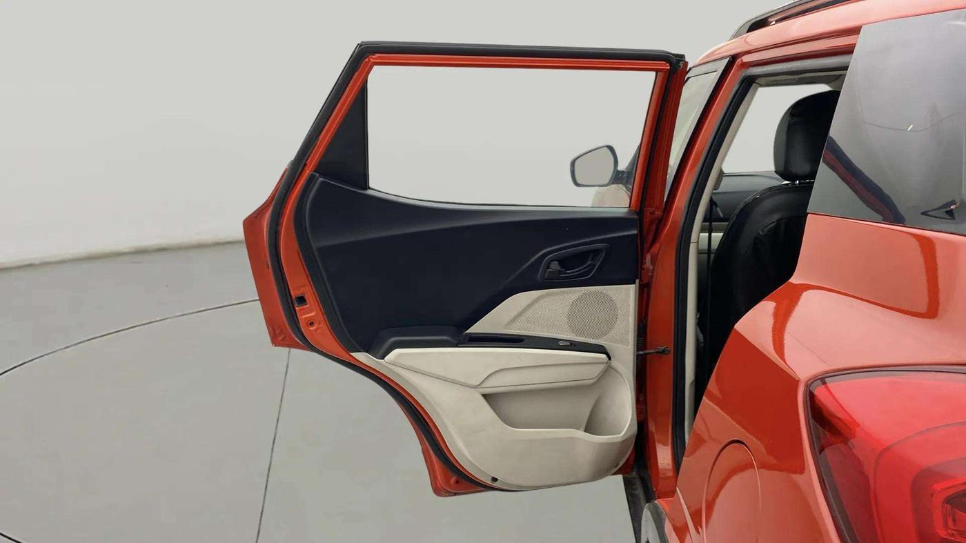 2019 Mahindra XUV300 W6 1.2 PETROL, Petrol, Manual, 62,689 km, LHS Rear Door