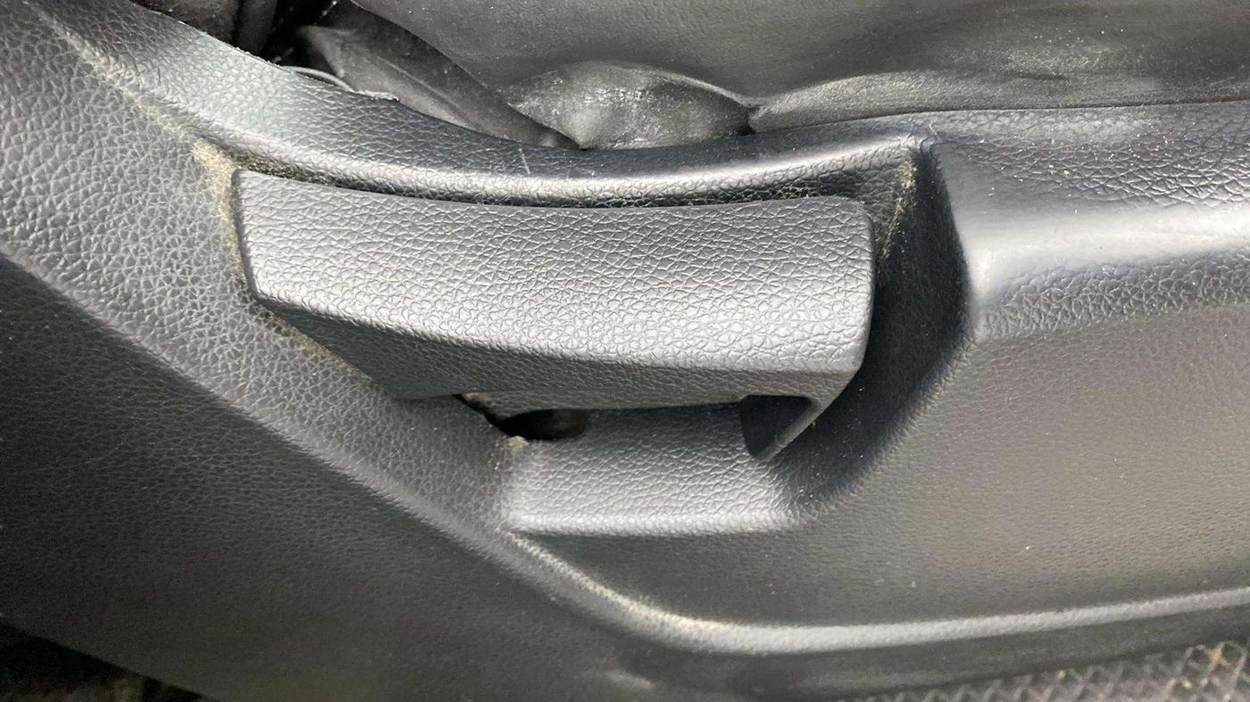 2019 Mahindra XUV300 W6 1.2 PETROL, Petrol, Manual, 62,689 km, Driver Side Adjustment Panel