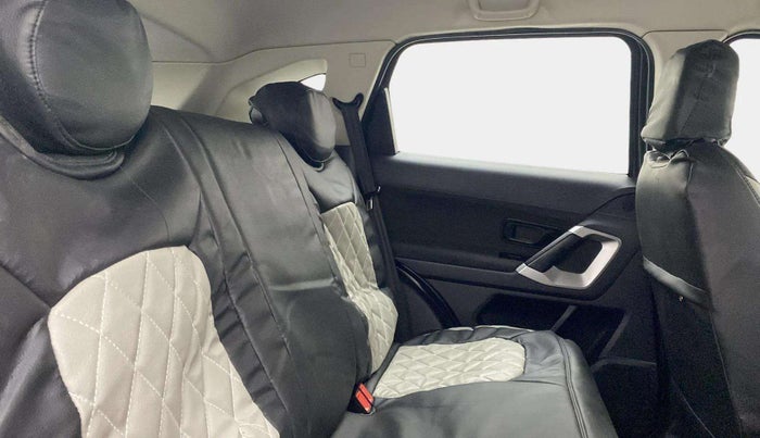 2020 Tata Harrier XM 2.0L KRYOTEC, Diesel, Manual, 66,385 km, Right Side Rear Door Cabin