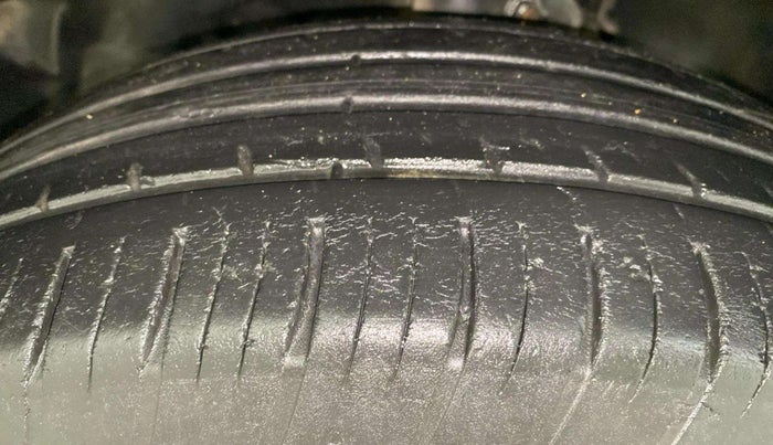 2020 Tata Harrier XM 2.0L KRYOTEC, Diesel, Manual, 66,385 km, Left Front Tyre Tread