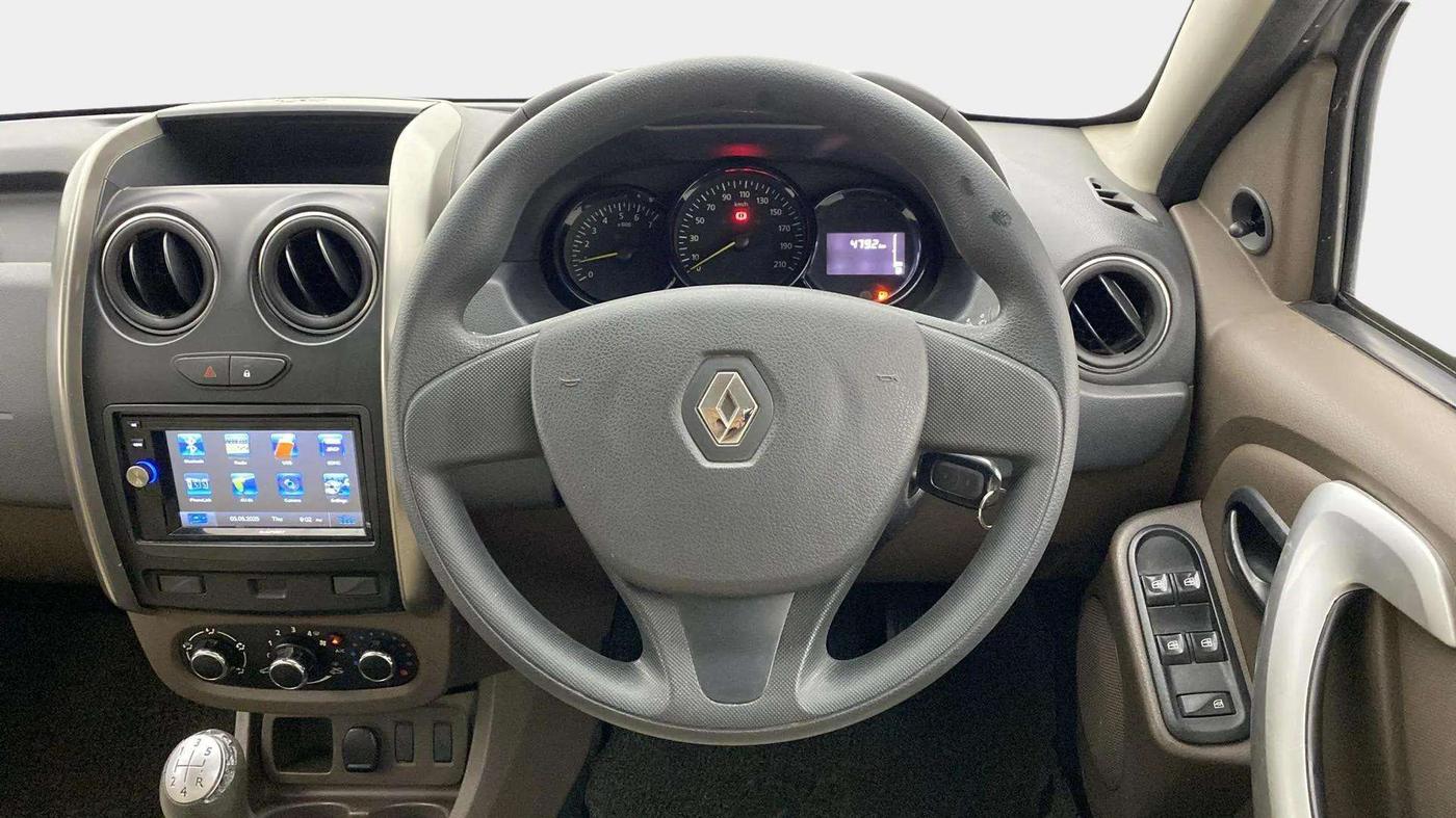 2016 Renault Duster RXE PETROL, Petrol, Manual, 49,772 km, Steering Wheel Close Up