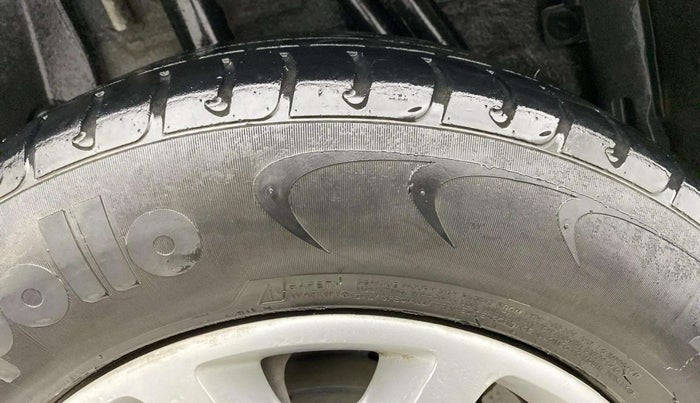 2016 Renault Duster RXE PETROL, Petrol, Manual, 49,772 km, Right Rear Tyre Tread
