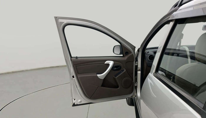 2016 Renault Duster RXE PETROL, Petrol, Manual, 49,772 km, LHS Front Door
