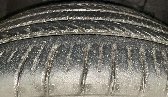 2019 Maruti Ciaz ALPHA  AT 1.5 SHVS PETROL, Petrol, Automatic, 70,737 km, Right Front Tyre Tread