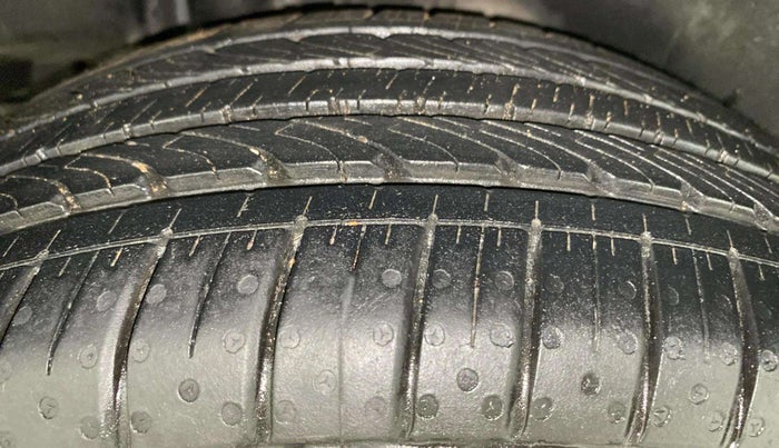 2019 Maruti Ciaz ALPHA  AT 1.5 SHVS PETROL, Petrol, Automatic, 70,737 km, Right Rear Tyre Tread