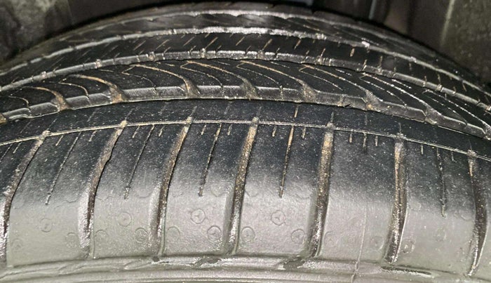 2019 Maruti Ciaz ALPHA  AT 1.5 SHVS PETROL, Petrol, Automatic, 70,737 km, Left Rear Tyre Tread