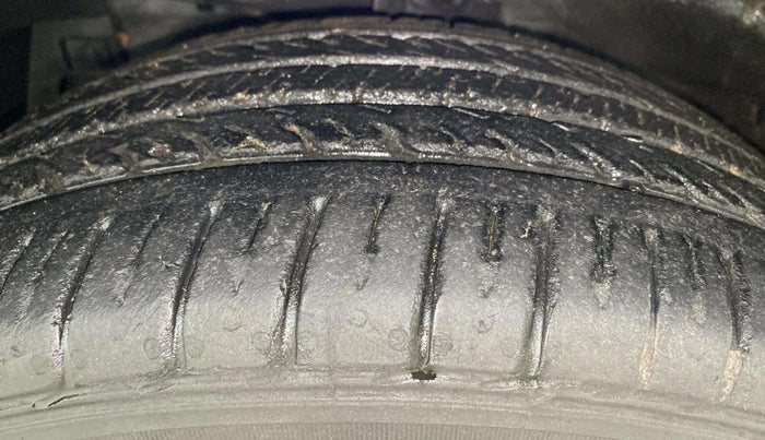2019 Maruti Ciaz ALPHA  AT 1.5 SHVS PETROL, Petrol, Automatic, 70,737 km, Left Front Tyre Tread