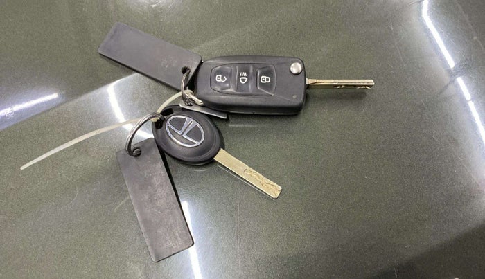 2020 Tata NEXON XMA PLUS SUNROOF PETROL, Petrol, Automatic, 17,165 km, Key Close Up