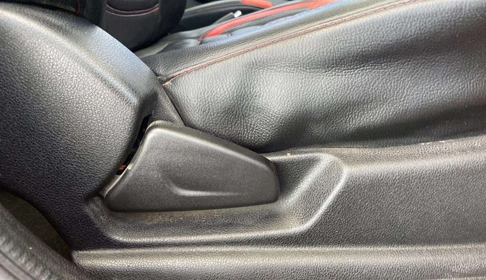 2019 Renault Kwid RXT 1.0 (O), Petrol, Manual, 36,761 km, Driver Side Adjustment Panel