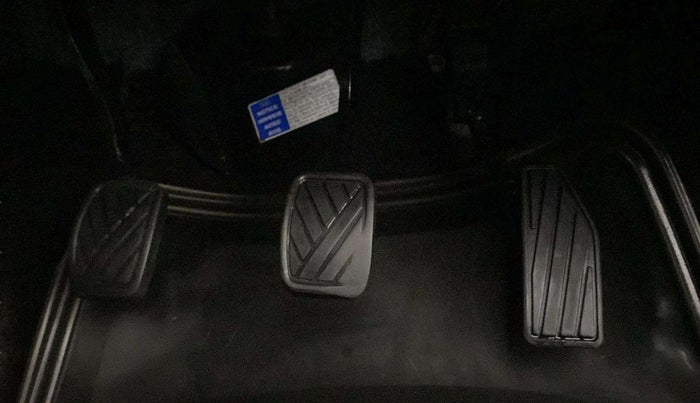 2017 Maruti Baleno DELTA PETROL 1.2, Petrol, Manual, 68,251 km, Pedals