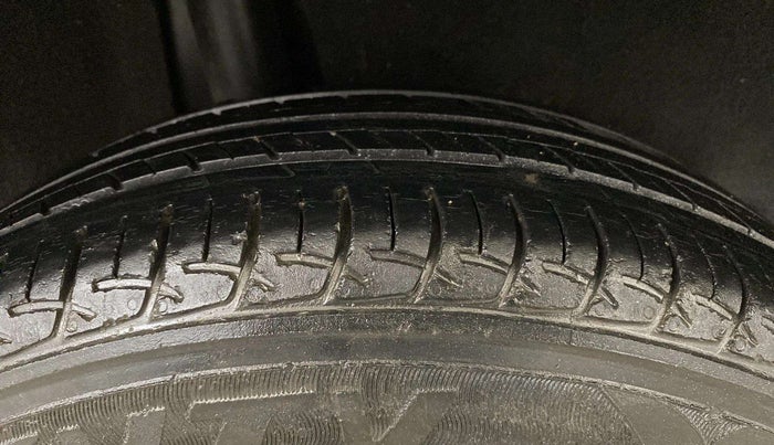 2017 Maruti Baleno DELTA PETROL 1.2, Petrol, Manual, 68,251 km, Right Rear Tyre Tread