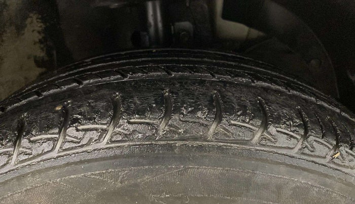 2017 Maruti Baleno DELTA PETROL 1.2, Petrol, Manual, 68,251 km, Right Front Tyre Tread