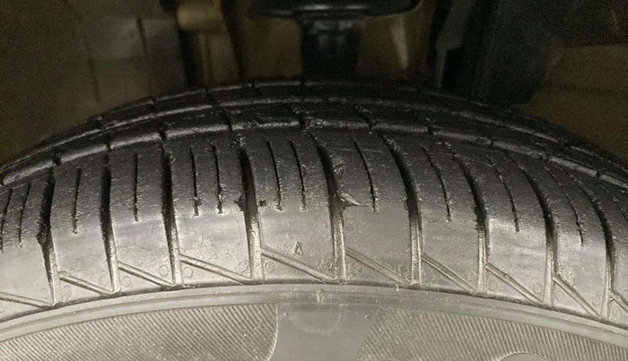 2019 Renault TRIBER RXL MT, Petrol, Manual, 33,493 km, Left Front Tyre Tread