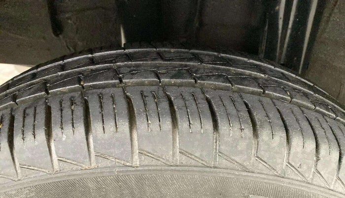 2019 Renault TRIBER RXL MT, Petrol, Manual, 33,493 km, Right Rear Tyre Tread