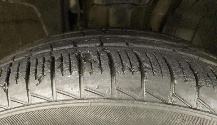 2019 Renault TRIBER RXL MT, Petrol, Manual, 33,493 km, Right Front Tyre Tread