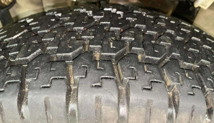 2020 Mahindra Bolero B6 (O), Diesel, Manual, 85,376 km, Left Front Tyre Tread