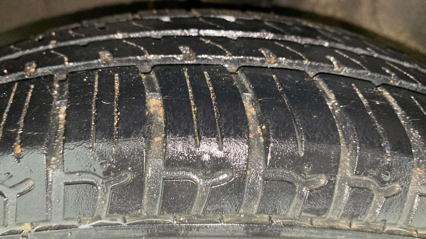 2015 Hyundai i10 MAGNA 1.1, Petrol, Manual, 37,498 km, Left Front Tyre Tread