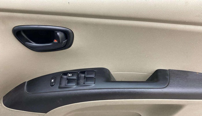 2015 Hyundai i10 MAGNA 1.1, Petrol, Manual, 37,241 km, Driver Side Door Panels Control