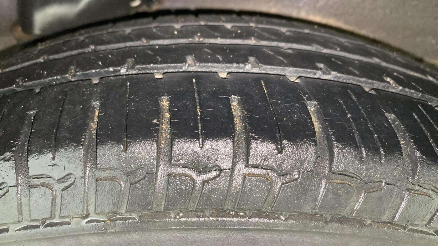 2015 Hyundai i10 MAGNA 1.1, Petrol, Manual, 37,498 km, Left Rear Tyre Tread