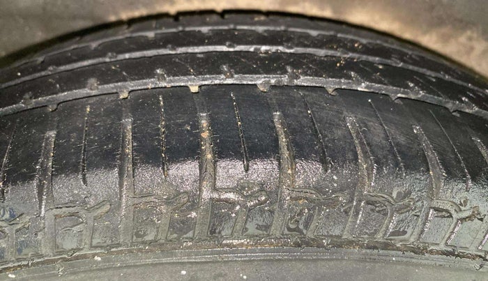 2015 Hyundai i10 MAGNA 1.1, Petrol, Manual, 37,241 km, Right Rear Tyre Tread
