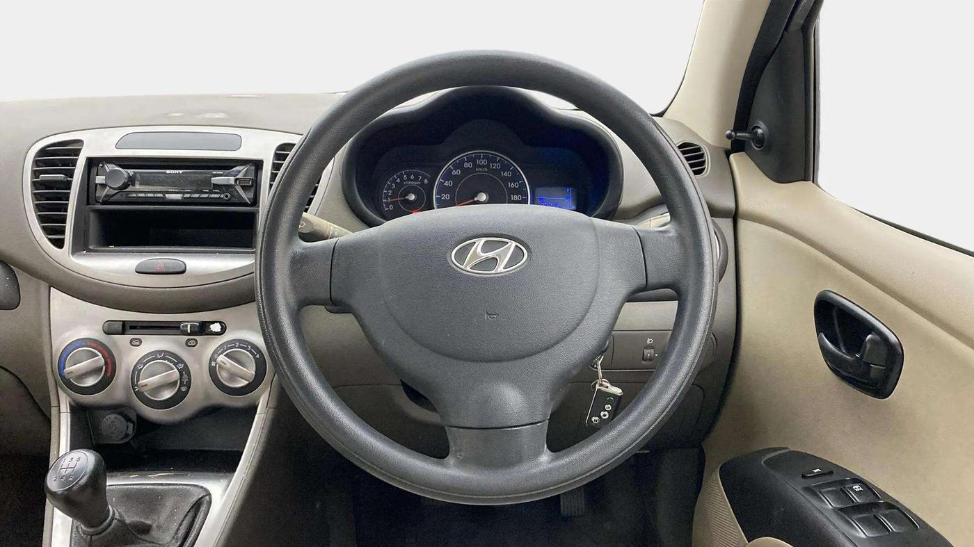 2015 Hyundai i10 MAGNA 1.1, Petrol, Manual, 37,498 km, Steering Wheel Close Up