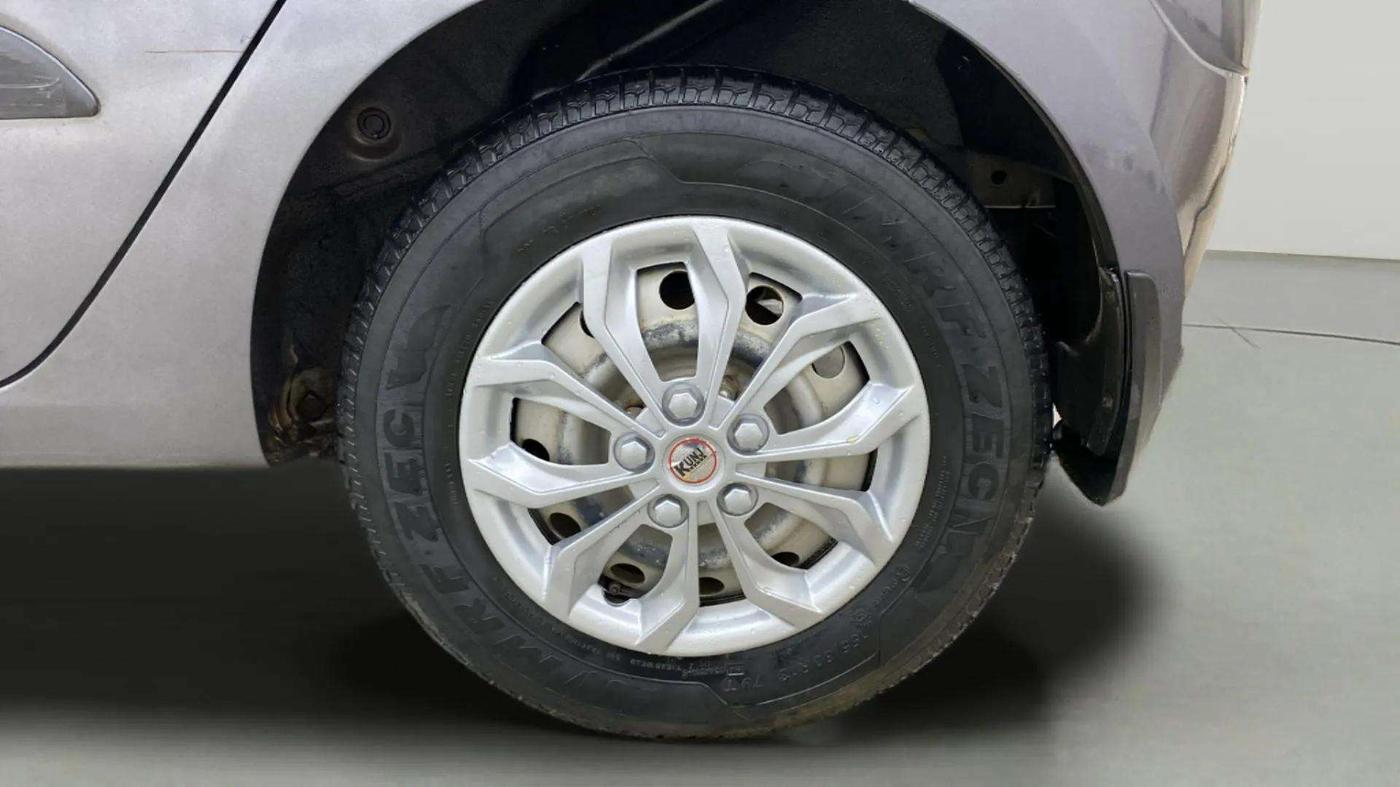 2015 Hyundai i10 MAGNA 1.1, Petrol, Manual, 37,498 km, Left Rear Wheel
