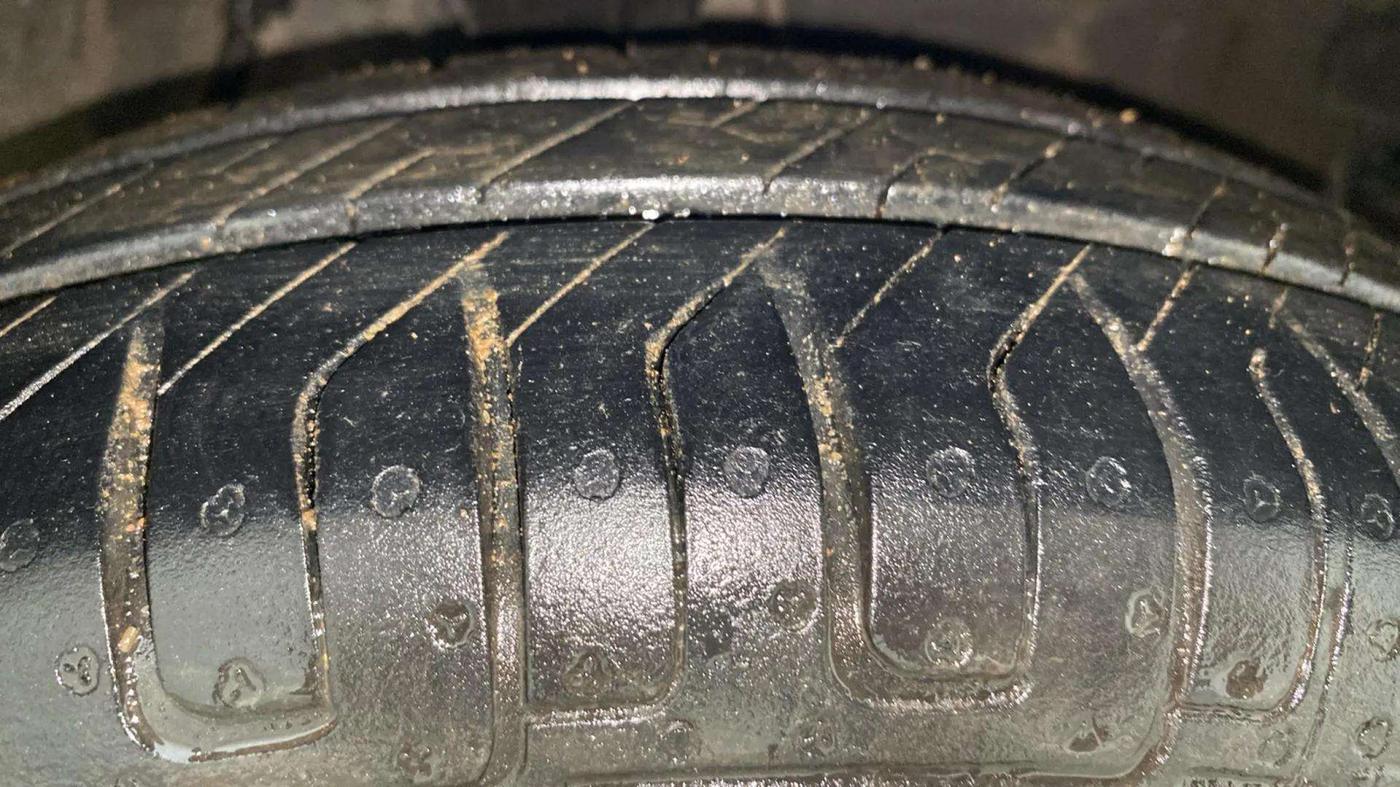 2015 Hyundai i10 MAGNA 1.1, Petrol, Manual, 37,498 km, Right Front Tyre Tread