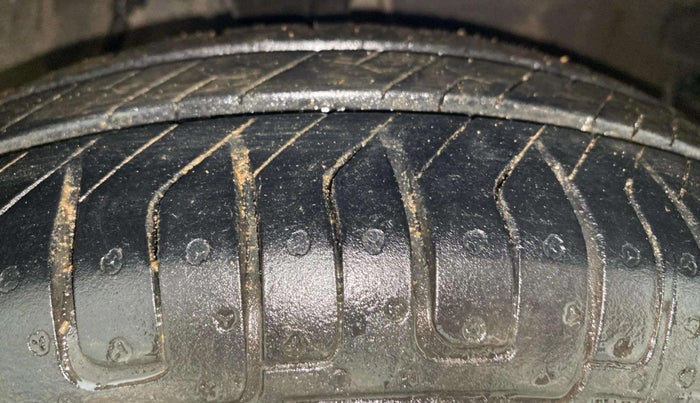 2015 Hyundai i10 MAGNA 1.1, Petrol, Manual, 37,241 km, Right Front Tyre Tread