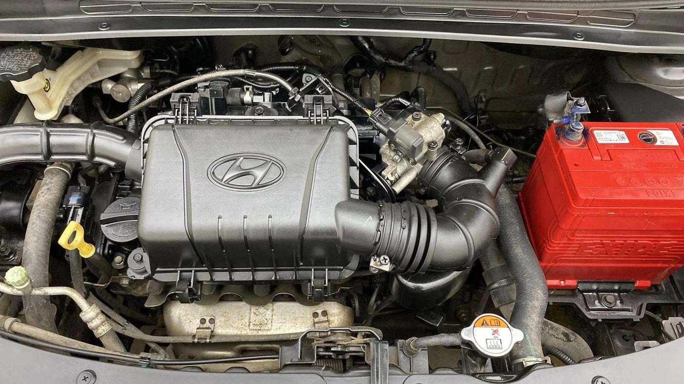 2015 Hyundai i10 MAGNA 1.1, Petrol, Manual, 37,498 km, Engine View