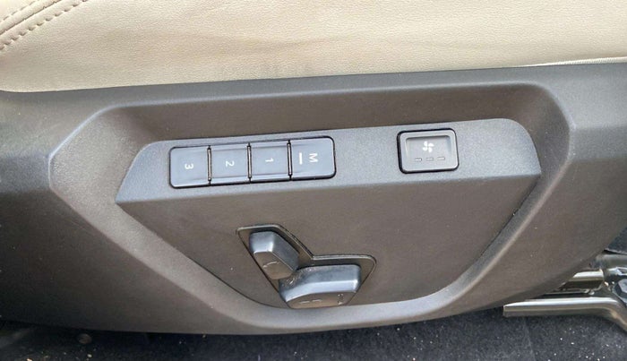 2023 Tata Safari Accomplished Plus AT, Diesel, Automatic, 18,733 km, Driver Side Adjustment Panel