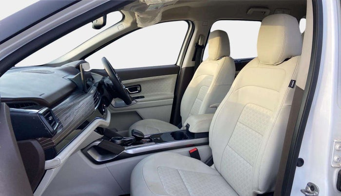 2023 Tata Safari Accomplished Plus AT, Diesel, Automatic, 18,733 km, Right Side Front Door Cabin