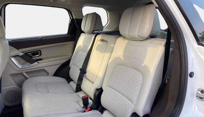 2023 Tata Safari Accomplished Plus AT, Diesel, Automatic, 18,733 km, Right Side Rear Door Cabin