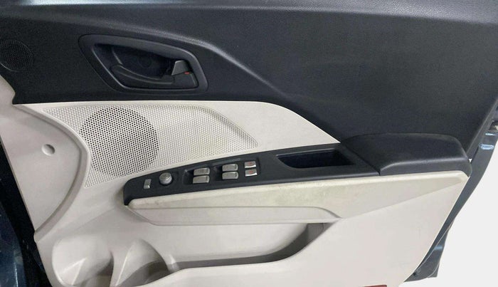 2021 Mahindra XUV300 W6 1.2 PETROL, Petrol, Manual, 20,909 km, Driver Side Door Panels Control