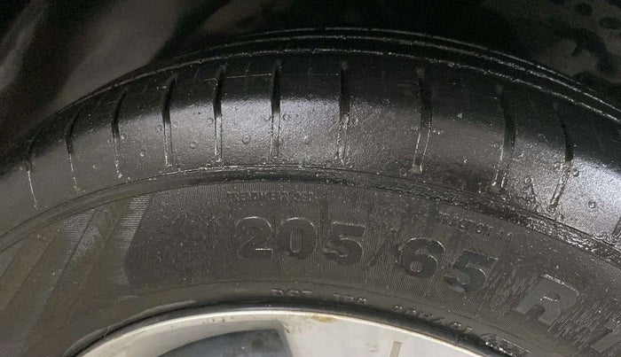 2021 Mahindra XUV300 W6 1.2 PETROL, Petrol, Manual, 20,909 km, Right Front Tyre Tread