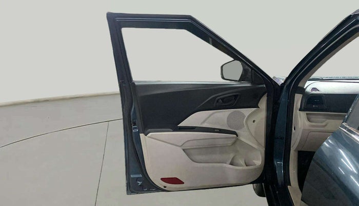 2021 Mahindra XUV300 W6 1.2 PETROL, Petrol, Manual, 20,909 km, LHS Front Door