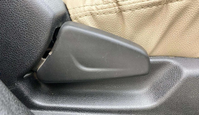 2019 Renault Kwid RXL, Petrol, Manual, 52,092 km, Driver Side Adjustment Panel