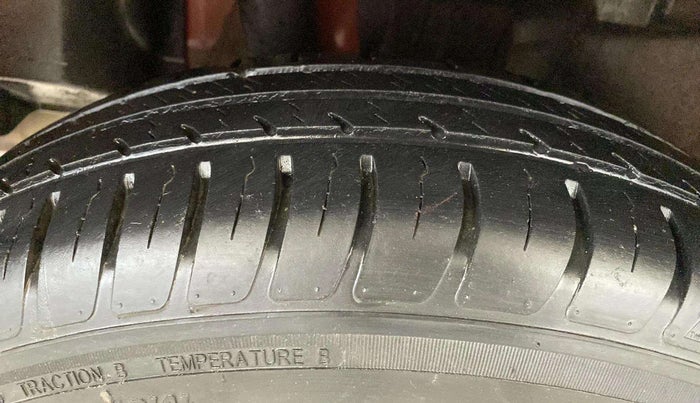 2018 Maruti Swift VXI AMT, Petrol, Automatic, 41,324 km, Right Rear Tyre Tread