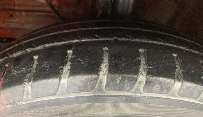 2018 Maruti Swift VXI AMT, Petrol, Automatic, 41,324 km, Left Front Tyre Tread