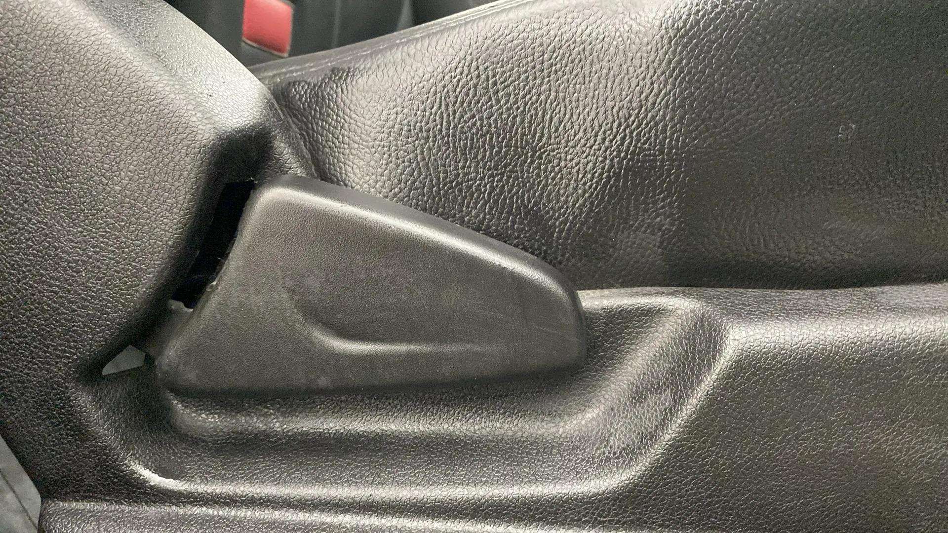 Driver-side-adjustment-panel-40
