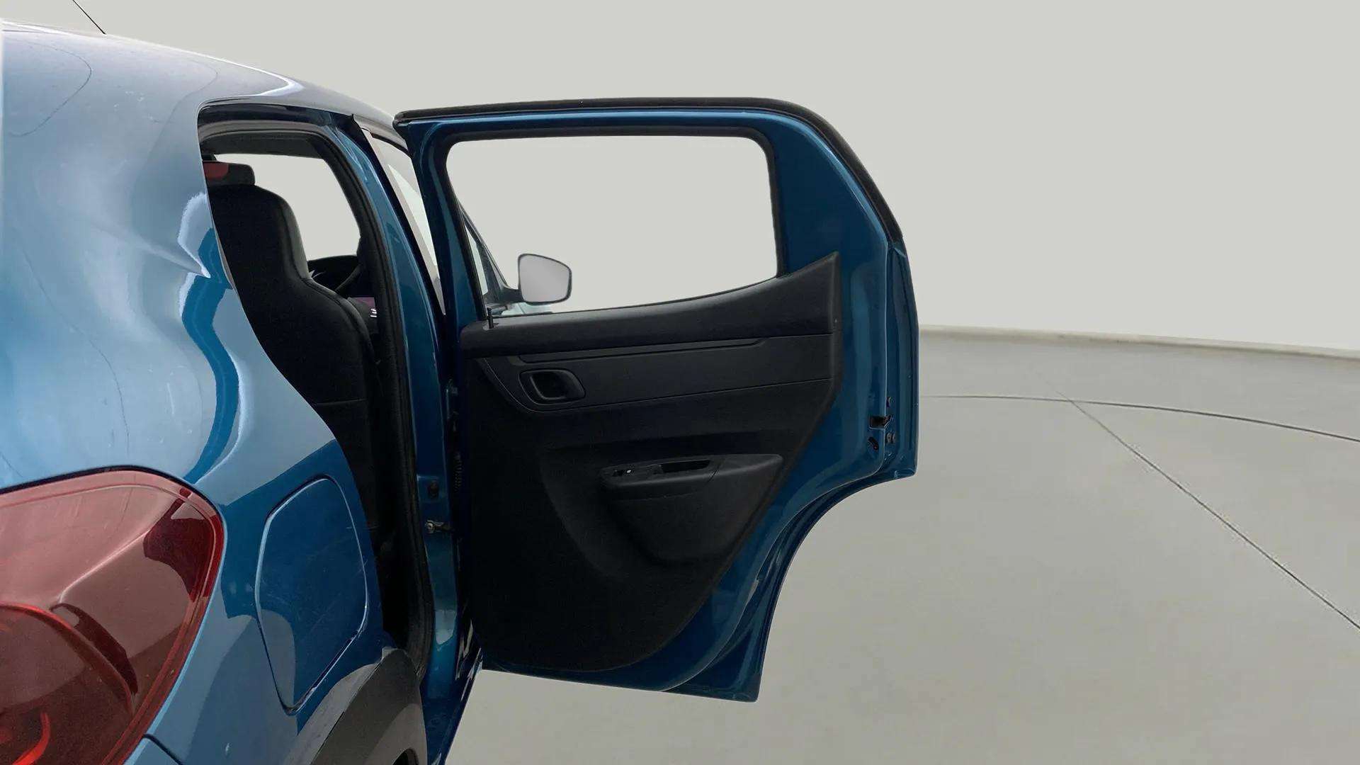 RHS-Rear-Door-Open-33