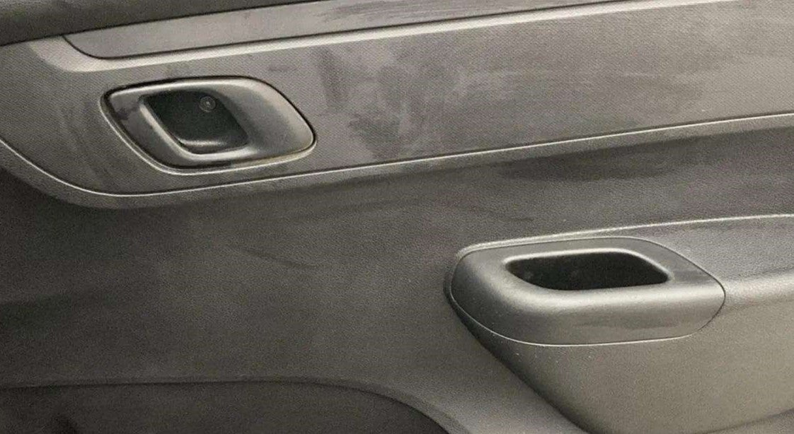 Driver-side-door-panel-control-39